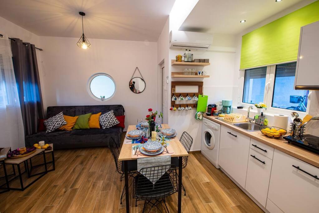 Lemon Garden Stylish Private Apartment Calamata Exterior foto