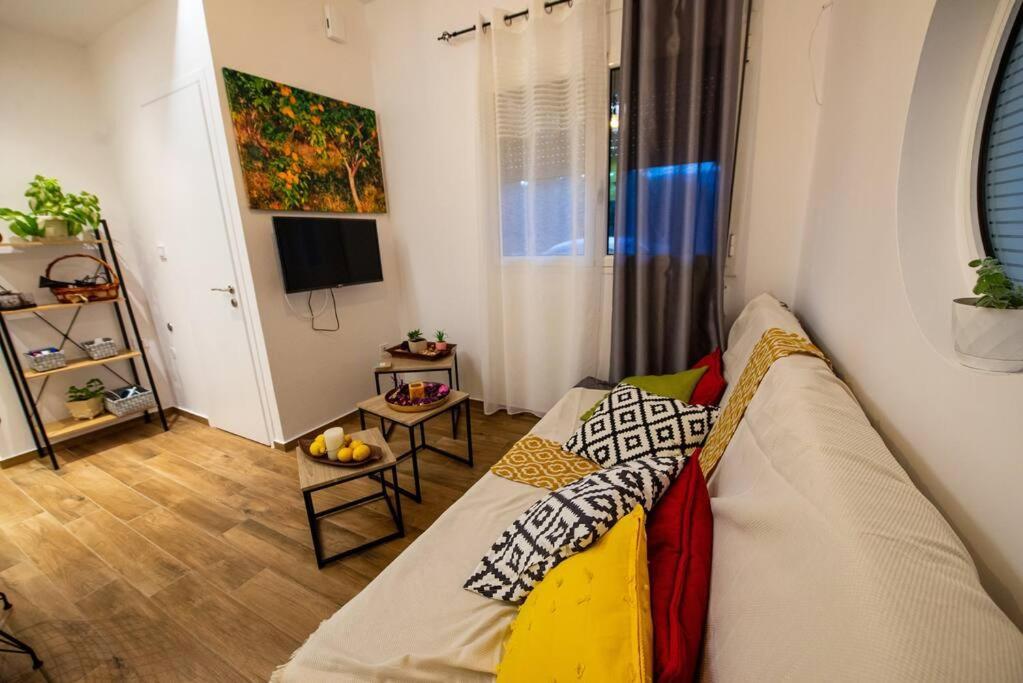 Lemon Garden Stylish Private Apartment Calamata Exterior foto