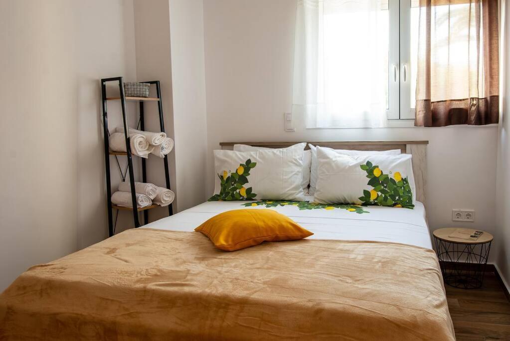 Lemon Garden Stylish Private Apartment Calamata Exterior foto