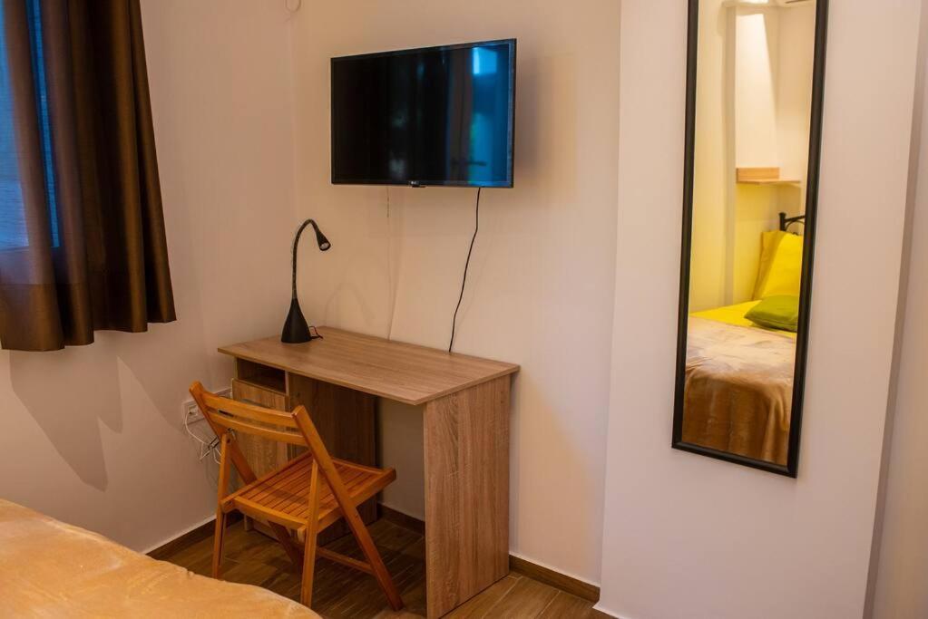 Lemon Garden Stylish Private Apartment Calamata Exterior foto