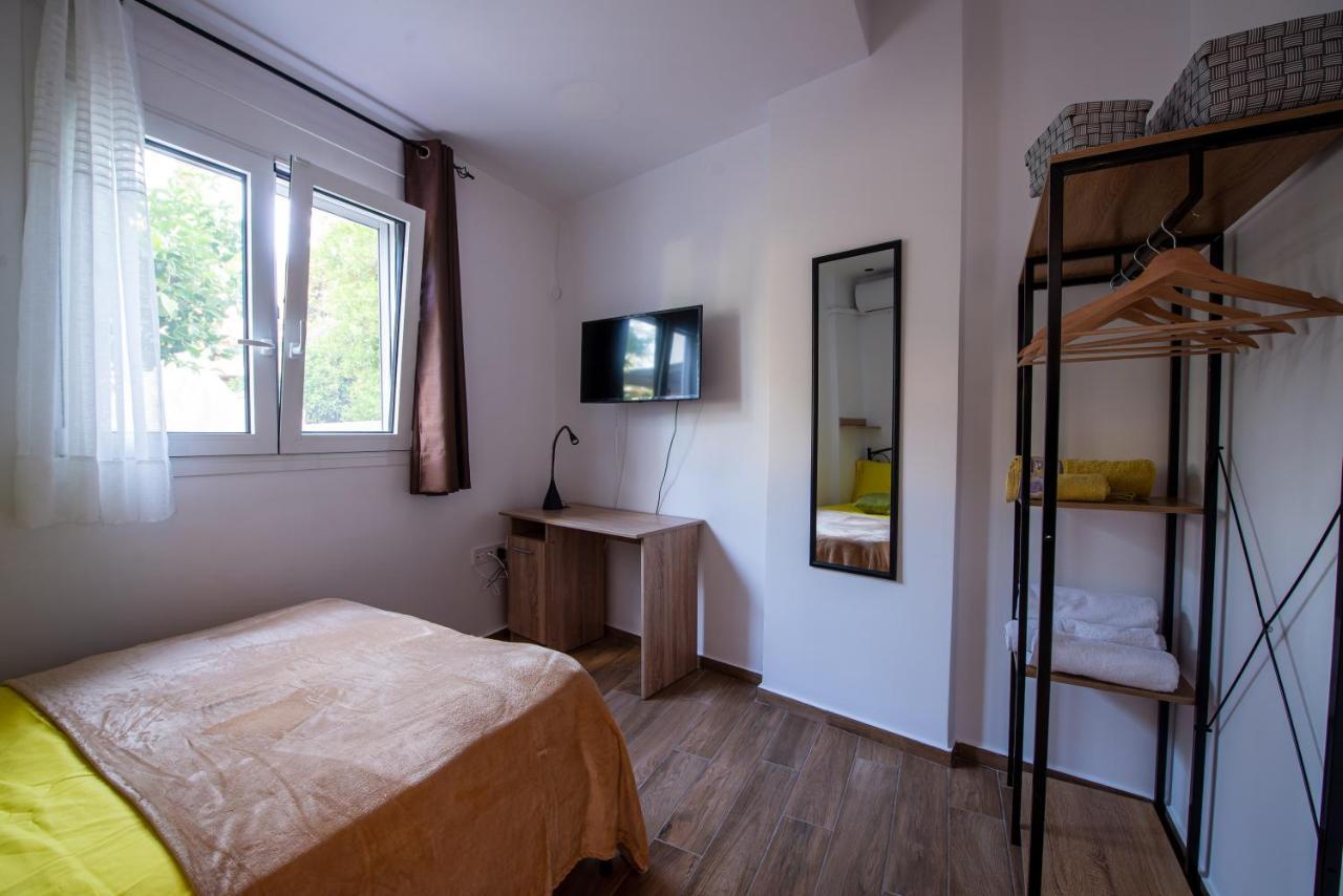 Lemon Garden Stylish Private Apartment Calamata Exterior foto