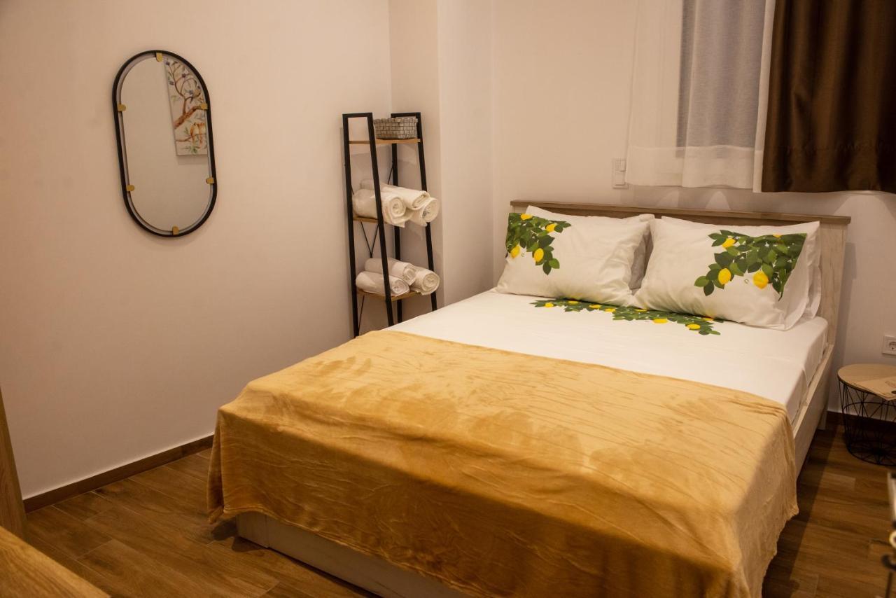 Lemon Garden Stylish Private Apartment Calamata Exterior foto
