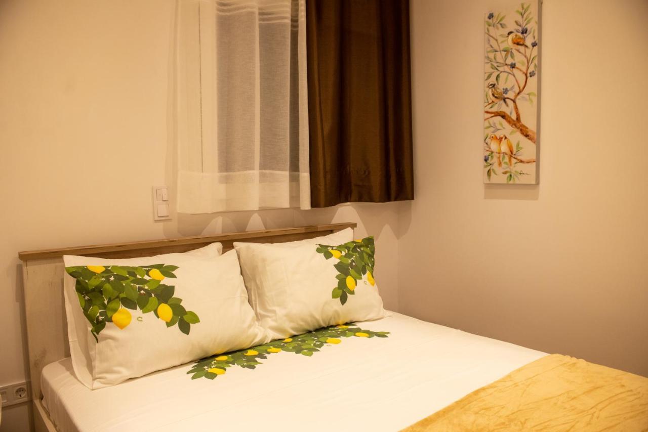 Lemon Garden Stylish Private Apartment Calamata Exterior foto